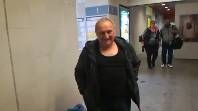 Так выглядит человек без отпуска . Два года. смотреть онлайн