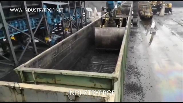 Процесс разгрузки и очистки полувагонов смотреть онлайн