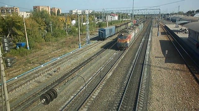 Электровозы ВЛ10У-411 и ВЛ10У-266 с грузовым поездом смотреть онлайн