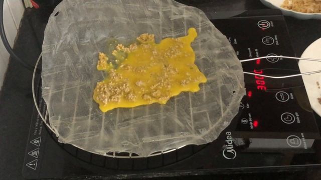 Duyen Nguyen Food || Làm BÁNH TRÁNG NƯỚNG bằng bếp Hồng ngoại || Nhật ký covi phần 2- serri ăn vặt смотреть онлайн