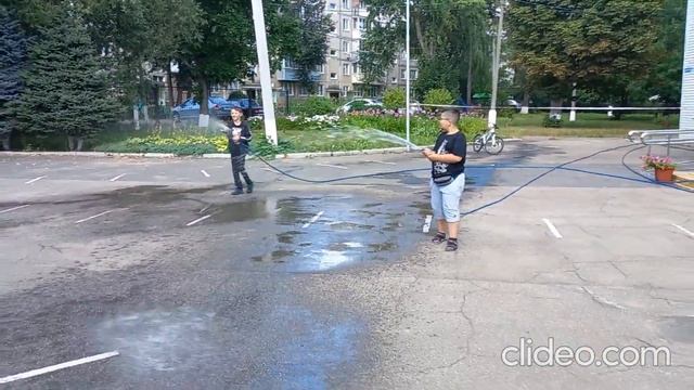#каникулыбезгаджетов
Юные помощники на работе по спасению растений на пришкольной территории смотреть онлайн