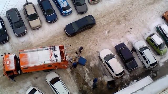 Управление отходами Волгоград грузит мусор 1 января, Волжский смотреть онлайн