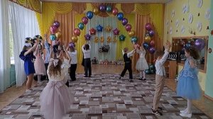Вход на выпускной в детском саду "Чудо-детство"