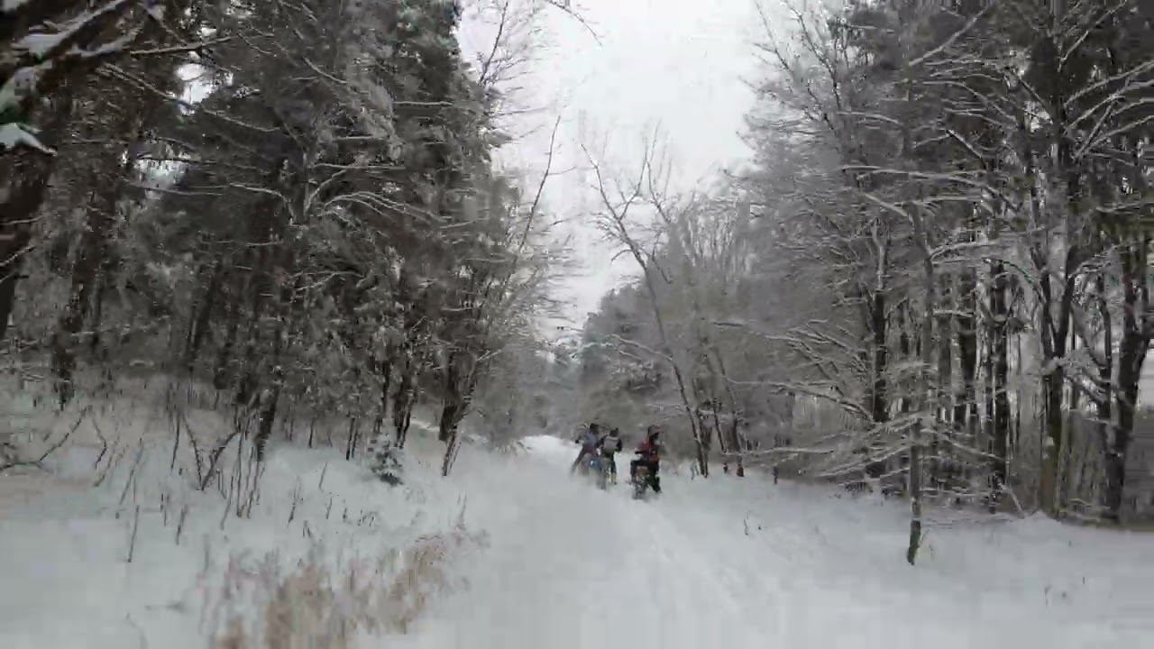 Мотошкола, эндурим зимой. Камера сзади на шлеме