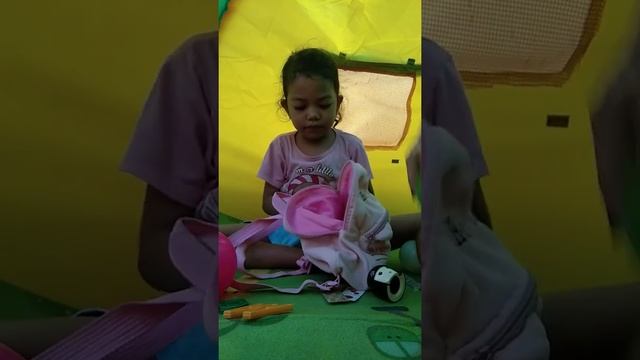 Mini vlog#1(perkenalan dan bermain bersama)//wow? Amelia punya rumah² loh teman²😊 смотреть онлайн
