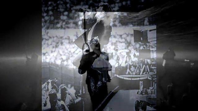 U2 - Iris (Hold Me Close) - Masterpiece
