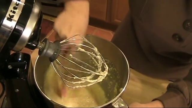 Chai Tea Spiced Pound Cake Recipe - Laura Vitale "Laura In The Kitchen" Episode 5 смотреть онлайн