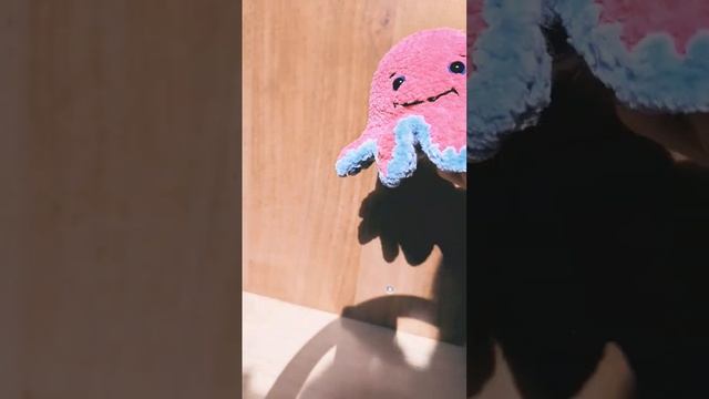 Осьминожка - перевертыш из плюшевый пряжи веселый и грустный #игрушкаосьминог #эмоциональнаяигрушка смотреть онлайн