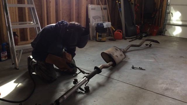 How To Weld Exhaust Pipe (Andy’s Garage: Episode - 37) смотреть онлайн