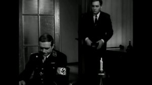 Штирлиц ударил Холтоффа бутылкой по голове, но со звуком упавшей арматуры