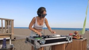 Maria MOON ｜ Melodic Techno ｜ Dj Set on the beach