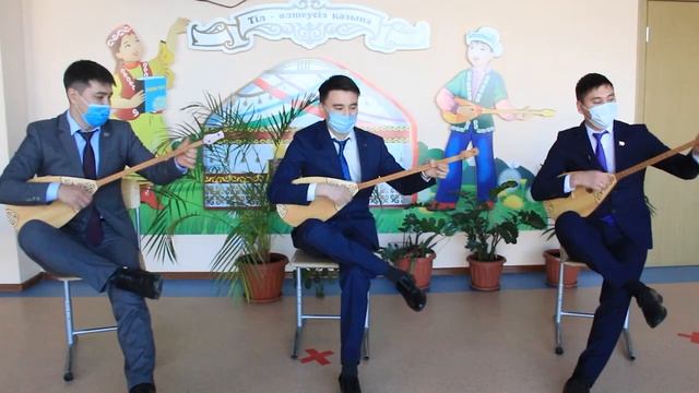 "Ұлы дала мұрагерлері" домбырашылар флешмобы смотреть онлайн