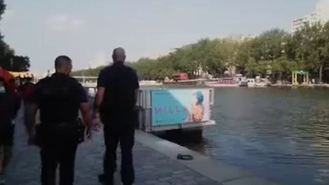 Париж, Пляж вдоль канала Урк/Paris, Plage, Canal De L’Ourcq.