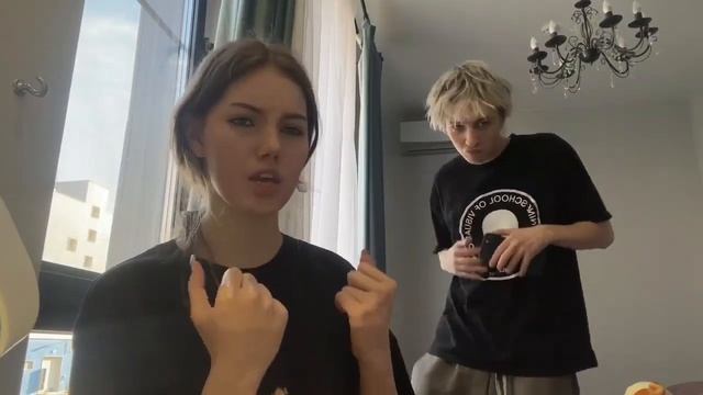 шайни танцует на стриме🤤 смотреть онлайн