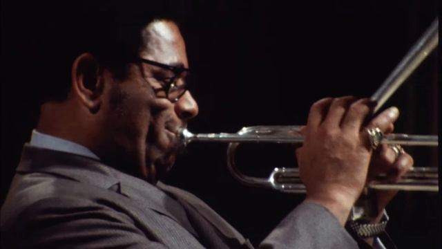 Dizzy Gillespie - "Ain't Misbehavin'" from "Louis Armstrong at Newport 1970" смотреть онлайн