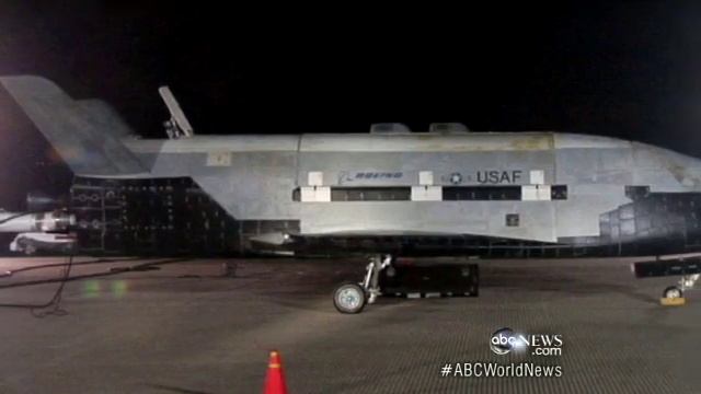 X-37b Space Plane: Pentagon Experiment For Unmanned Spaceship Spies? смотреть онлайн