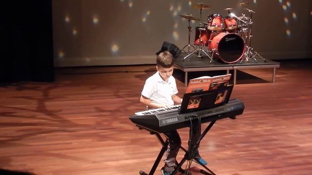 Alex keyboard DeKom 2017 plays L'Amour Toujours (Gigi D'Agostino) смотреть онлайн