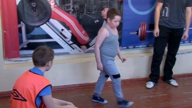 Тяжелоатлеты легко брали вес смотреть онлайн