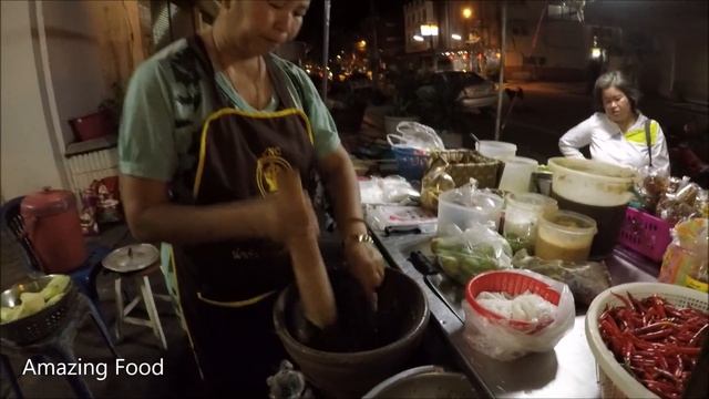 Lao papaya salad in Thai Street Food смотреть онлайн