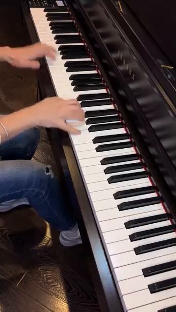 You never can tell - Pulp Fiction dance / Танец из фильма "Криминальное Чтиво" смотреть онлайн