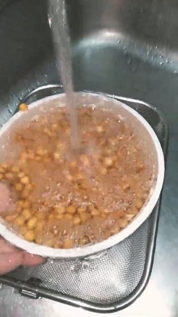 Pea seeds expands after 12hrs+ soaking. Rinse well before planting. (Growing Microgreens) смотреть онлайн