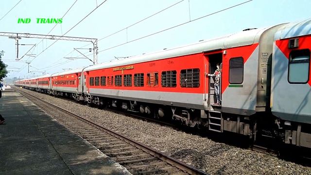 Amazing Aerodynamic Face Howrah-Barddhaman EMU Local Crossing Gandhidham-Howrah Superfast Express смотреть онлайн