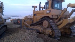 Бульдозер CAT D9R. Мощь в движении.