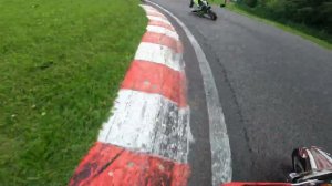 Падение на треке. Потерял заднее колесо из-за масла