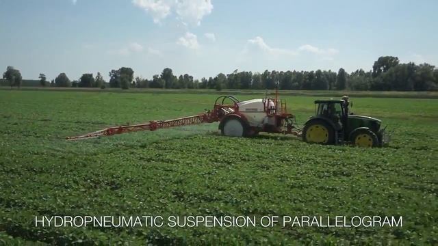 Прицепной опрыскиватель Maschio Gaspardo, работающий с трактором John Deere смотреть онлайн