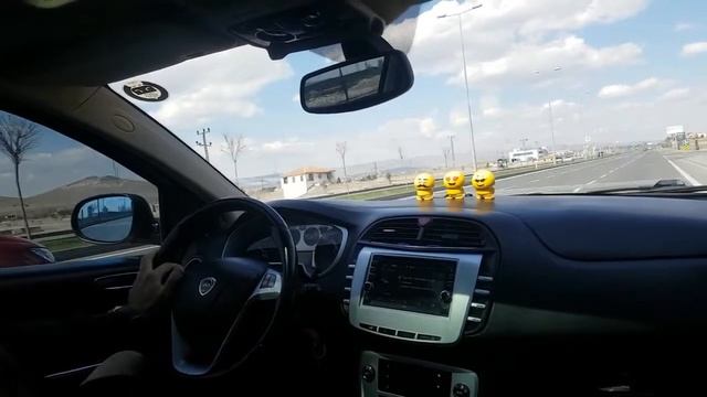 Seat Ibıza 1.0 tsi (1100 kg 15 jant) vs Lancia Delta (1500kg 16 jant) 1.6 mjet смотреть онлайн