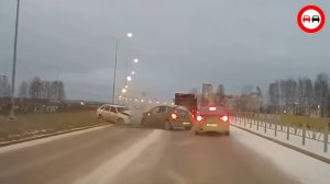 Жесть! Аварии и ДТП спровоцированные безумными водителями, из за которых пострадали невиновные.