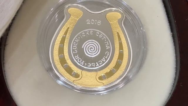 Серия монет Магические символы - Подкова. смотреть онлайн