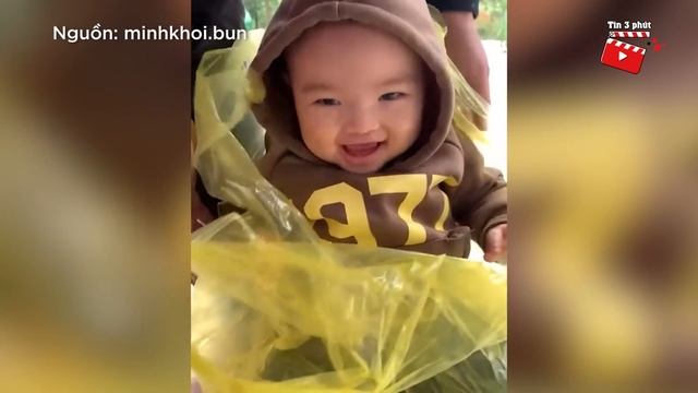 Thấy chàng trai 'XÁCH TÚI NILON' ai cũng nghĩ mua gấu bông, đến khi mở ra mới NGỠ NGÀNG | Tin 3 Phú смотреть онлайн