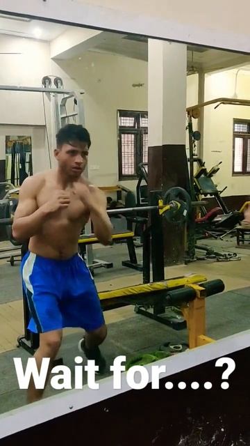 shadow with punching bag 🥊wait for and 🤔 #viralreels #trendingreels #gym #fitness #legexercises..🥊 смотреть онлайн