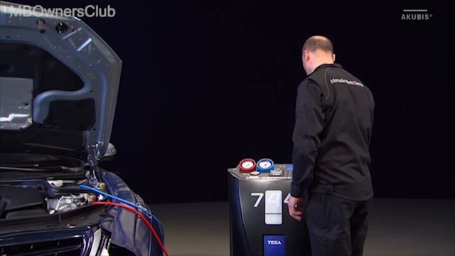 AC troubleshooting: emptying, refilling and leak testing on a Mercedes-Benz - W213, W222, C217 смотреть онлайн