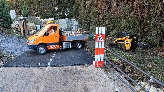 Construction Little Freight Depot, RC Compact Loader CAT 297D, Mercedes Sprinter Bruder 1/16 Scale