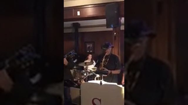 Stage Door Canteen смотреть онлайн