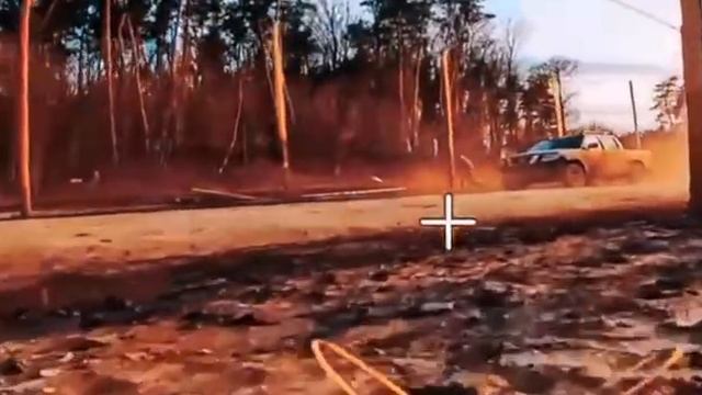Российский FPV обходит антидроновую сеть и поражает транспорт противника.