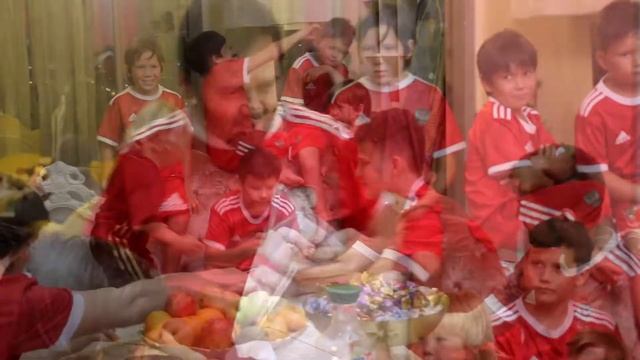 Салих -внук Исмагилa Шангареевa привёз дедушке и дядям спортивную форму