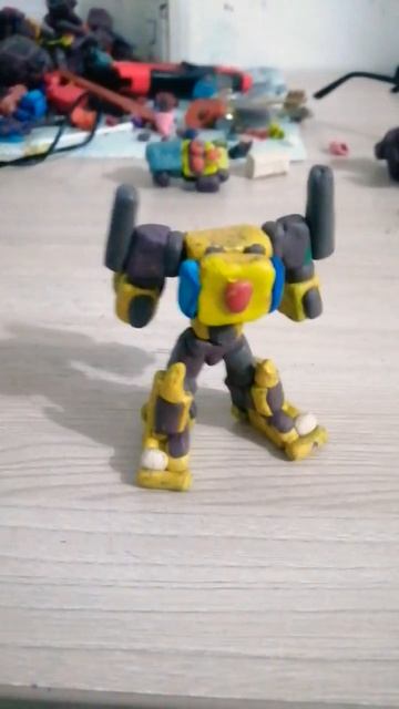 Человеческий герой и альт форма Бамблби смотреть онлайн