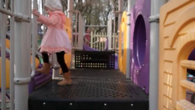 Гуляем в детском городке! Божьи коровки проснулись из-за потепления смотреть онлайн