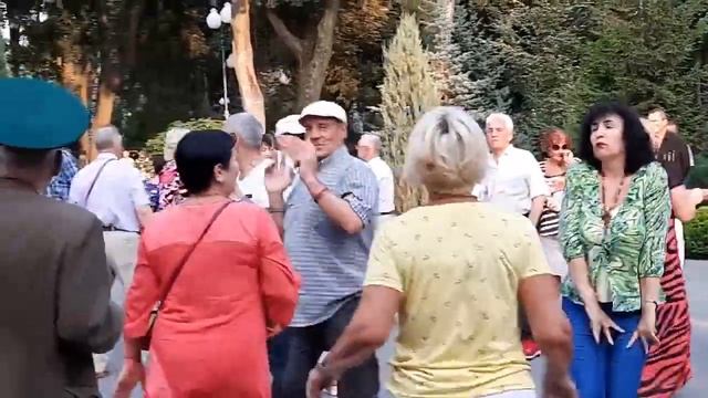 ХУЛИГАНКА ТЫ ДЕВЧОНКА ЛЕБЕДЬ БЕЛАЯ ЯРКИЕ МОМЕНТЫ,ПАРК ГОРЬКОГО,ХАРЬКОВ смотреть онлайн