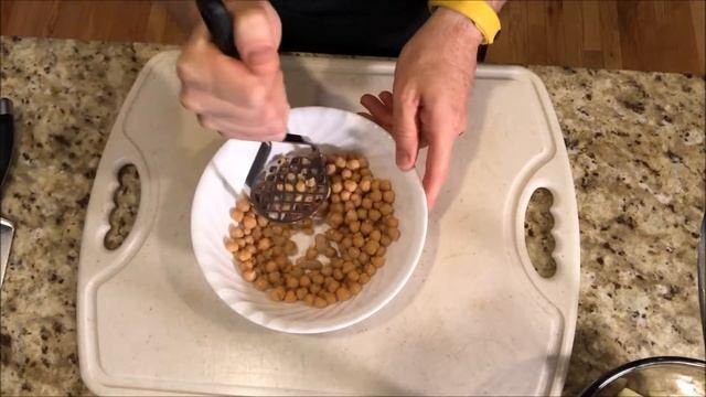 No Chicken Chickpea Salad смотреть онлайн