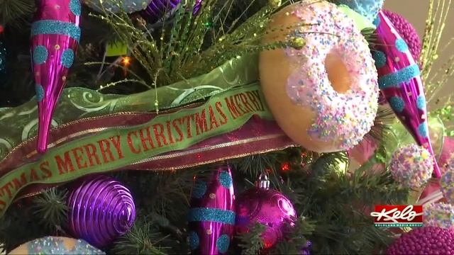 Bringing a community together with Christmas trees смотреть онлайн