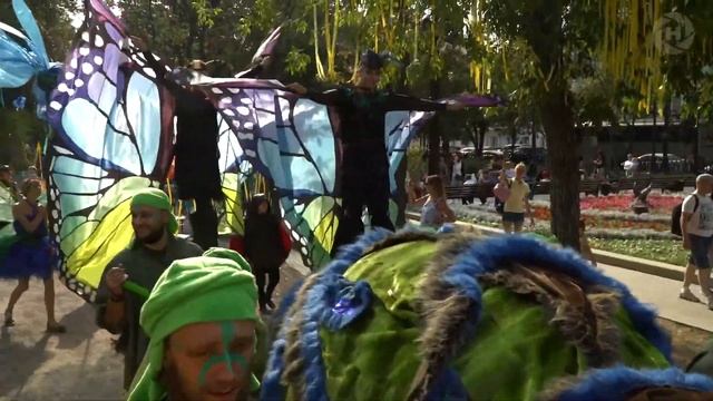 Happy People - Необыкновенное шествие насекомых смотреть онлайн