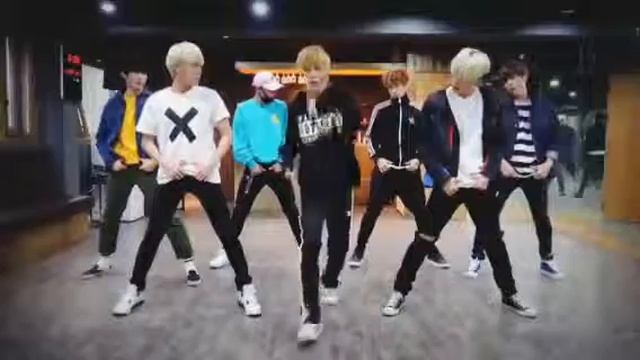 Корейцы танцуют под русскую песню