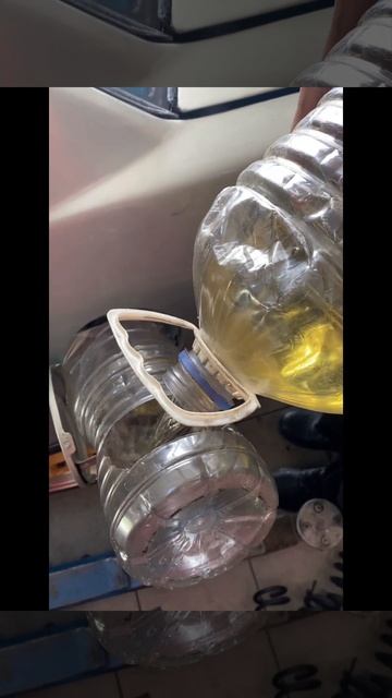 Tips Kecemasan Pengisian Minyak/ Bahan Bakar Petrol tanpa Oil Funnel/ Corong di tepi jalan смотреть онлайн