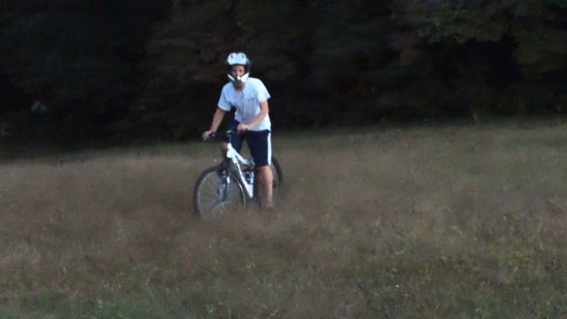 Mongoose Mountain Bike Who Jumps 15 Foot Jump смотреть онлайн