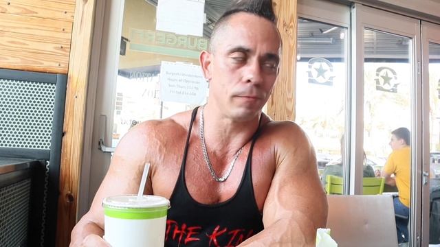 Bodybuilder Eats At BurgerFi(Diet Tips!)