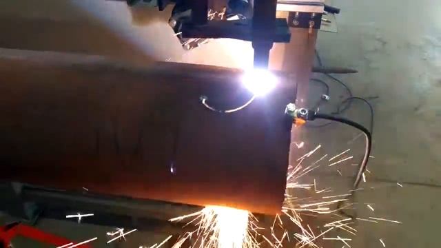 Плазменная резка врезки 108-й в 270-ю трубу смотреть онлайн